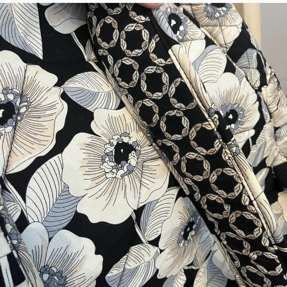 EUC Vera Bradley Camelia Black and Cream Floral Backpack preloved! - Picture 7 of 8